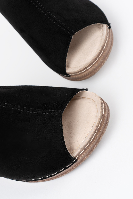 Dames slippers met platform in zwart Dames slippers met platform in zwart