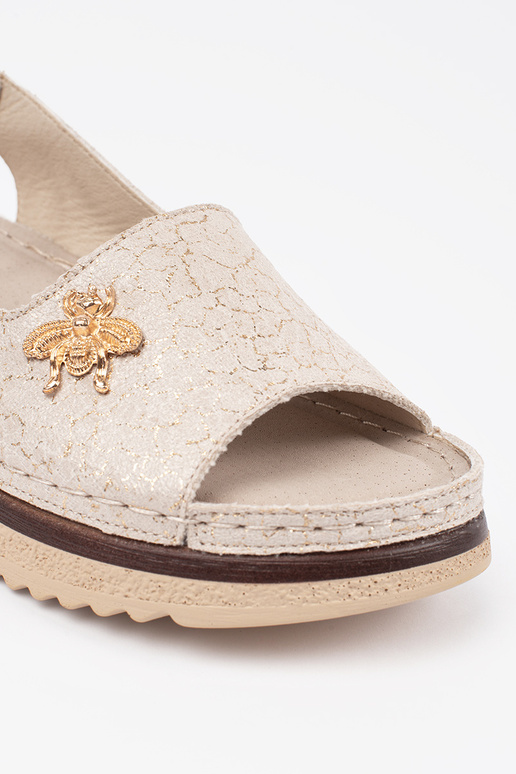 Beige sandalen met plateau en gesp Beige sandalen met plateau en gesp