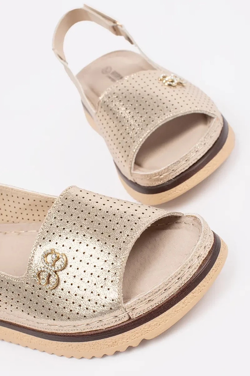 zachte sandalen met perforaties in goud zachte sandalen met perforaties in goud