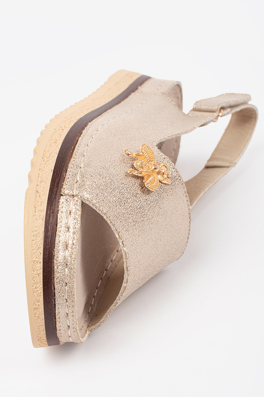 Gouden sandalen met plateau en gesp Gouden sandalen met plateau en gesp