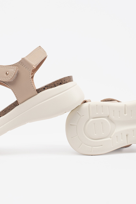 Comfortabele sandalen voor dames in... Comfortabele sandalen voor dames in...