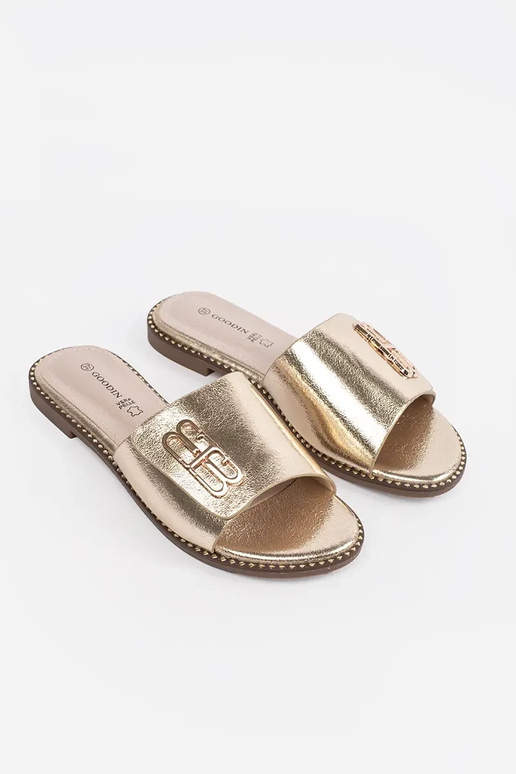 gouden slippers voor dames op een... gouden slippers voor dames op een...