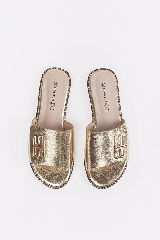 gouden slippers voor dames op een... gouden slippers voor dames op een...