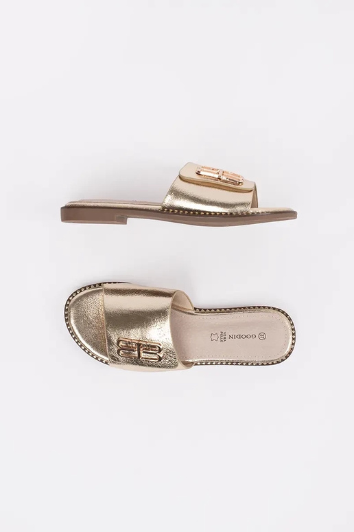 gouden slippers voor dames op een... gouden slippers voor dames op een...