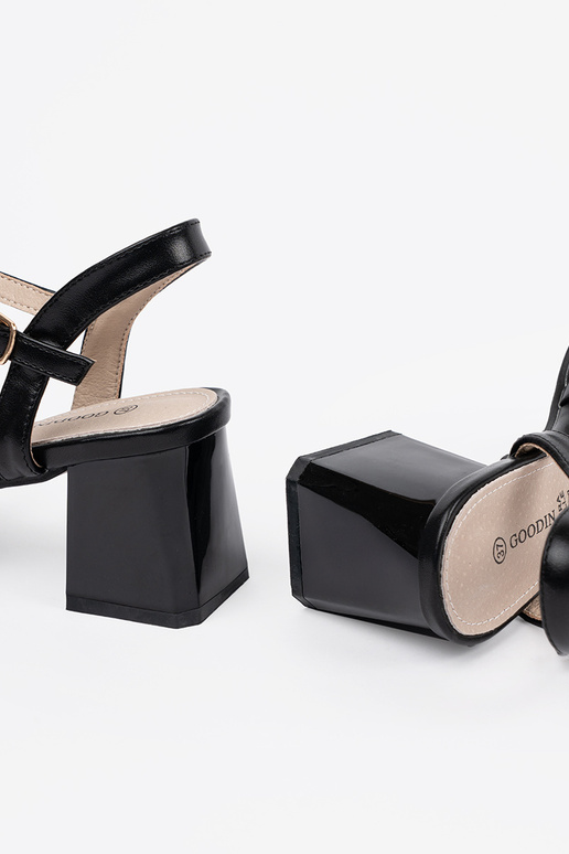 Zwarte hak sandalen Zwarte hak sandalen