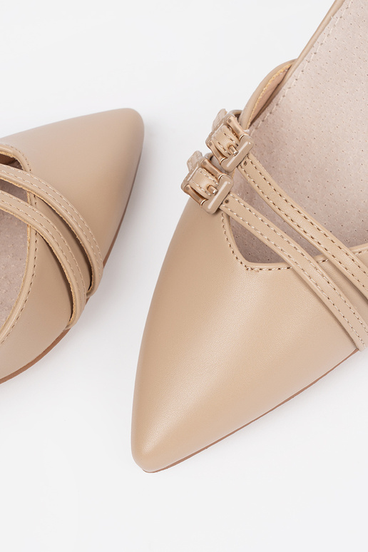 Zandkleurige hoge hakken Zandkleurige hoge hakken