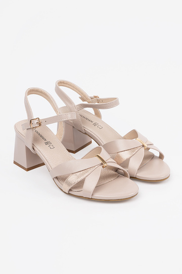 Beige dames sandalen op een... 2