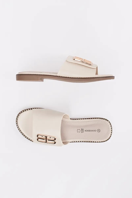 ivoren slippers voor dames op een... ivoren slippers voor dames op een...