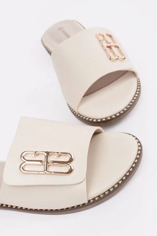 ivoren slippers voor dames op een... ivoren slippers voor dames op een...