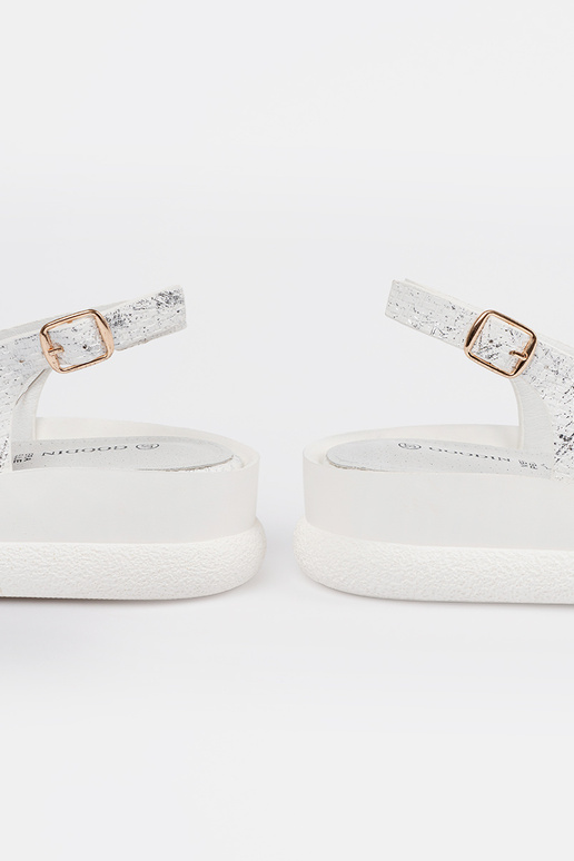 Witte sandalen met decoraties Witte sandalen met decoraties