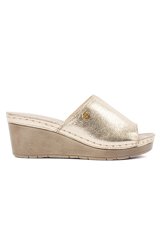 Gouden dames slippers op een wig Gouden dames slippers op een wig