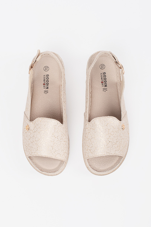 Zandkleurige sandalen met leren... Zandkleurige sandalen met leren...