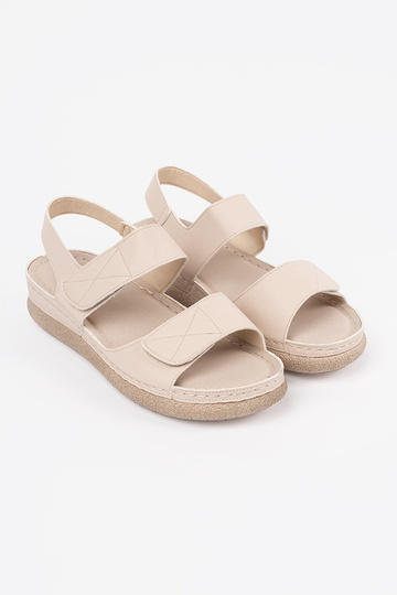 Ivoor kleurige sandalen... 2