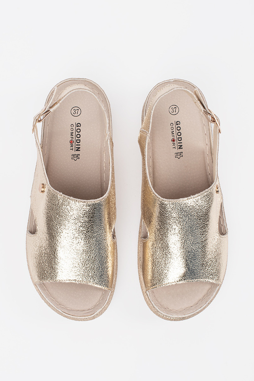 Gouden Platte Sandalen met Gesp Gouden Platte Sandalen met Gesp