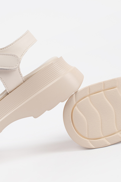 zandkleurige sandalen met platform... zandkleurige sandalen met platform...