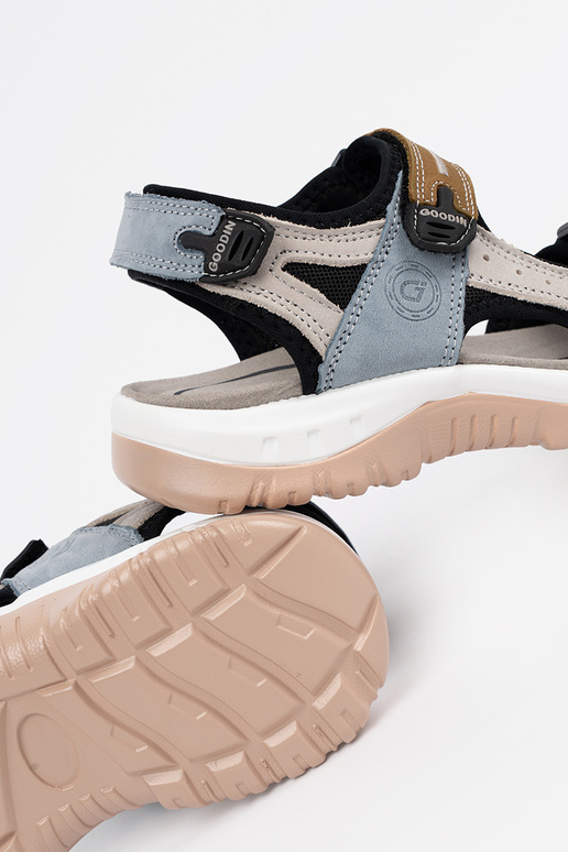 Sandaaltjes in verschillende kleuren Sandaaltjes in verschillende kleuren