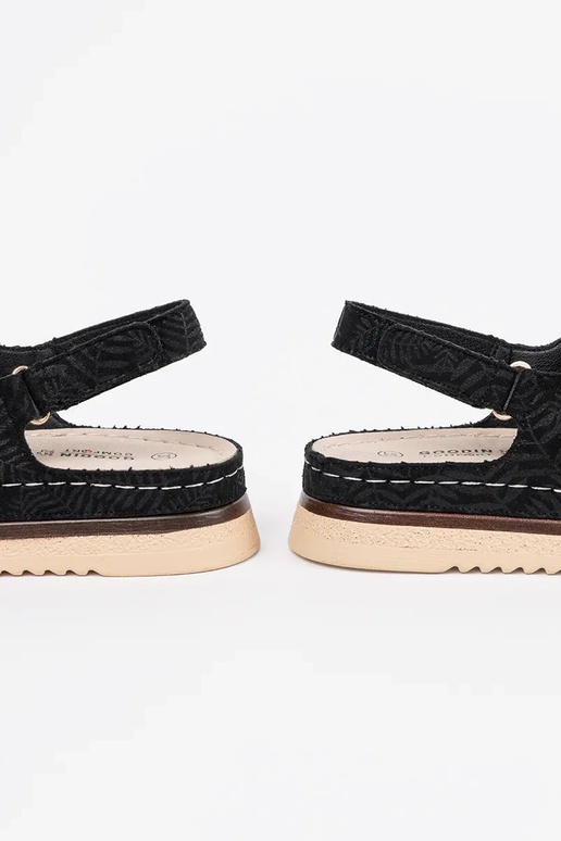 Zwarte sandalen met gouden elementen Zwarte sandalen met gouden elementen