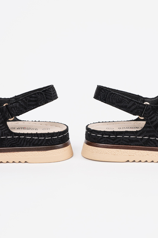 Zwarte sandalen met gouden elementen Zwarte sandalen met gouden elementen