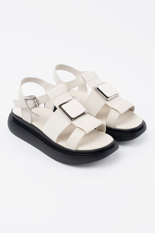 Ivoorkleurige Leren Elegante Sandalen... Ivoorkleurige Leren Elegante Sandalen...