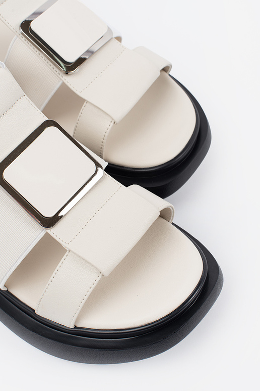 Ivoorkleurige Leren Elegante Sandalen... Ivoorkleurige Leren Elegante Sandalen...