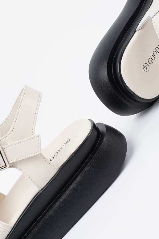 Ivoorkleurige Leren Elegante Sandalen... Ivoorkleurige Leren Elegante Sandalen...