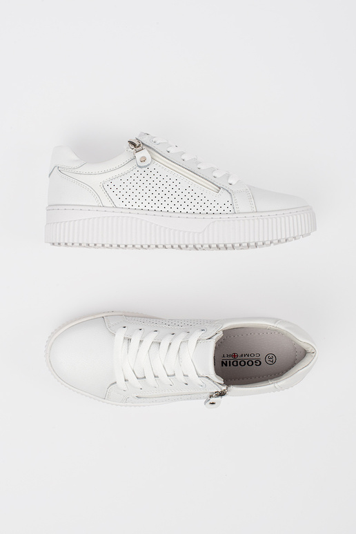 Witte sneakers met platform gemaakt... Witte sneakers met platform gemaakt...