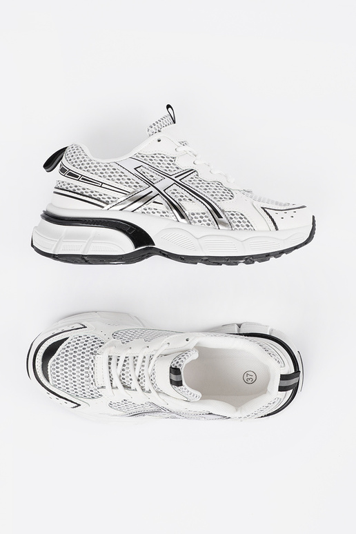 Dames wit-zwart sportieve schoenen... Dames wit-zwart sportieve schoenen...