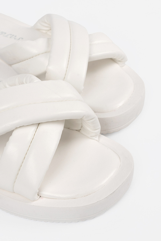 Dames slippers met platform in wit Dames slippers met platform in wit