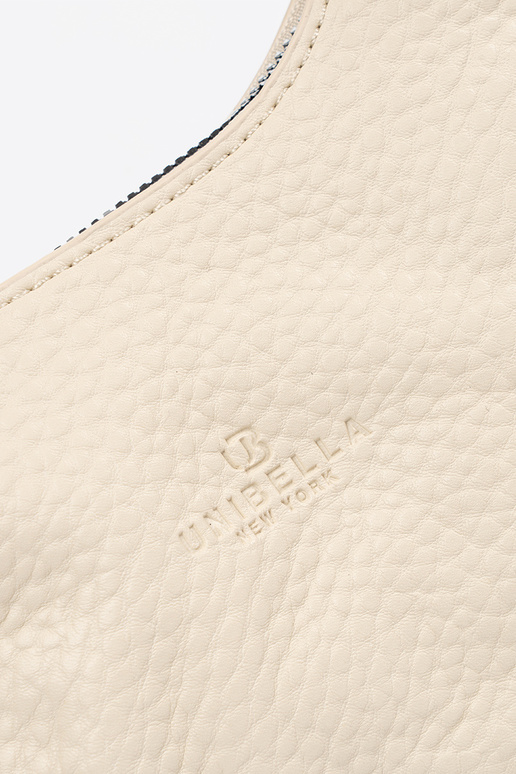 Blauwe handtas met decoratieve sjaal