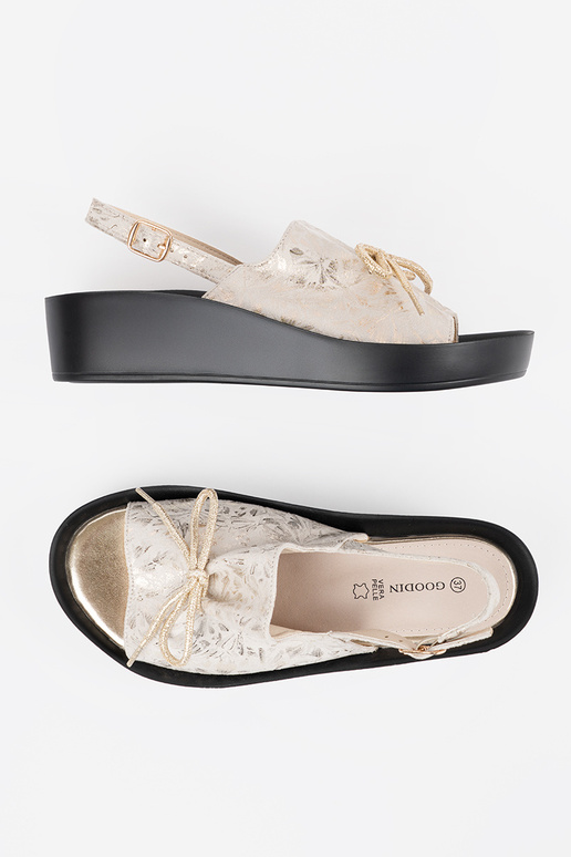 Ivoor kleurige sandalen Ivoor kleurige sandalen