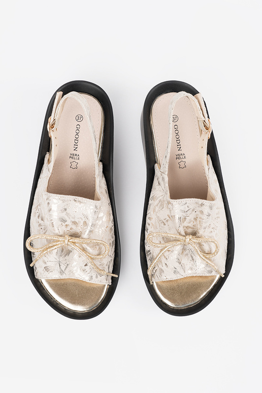 Ivoor kleurige sandalen Ivoor kleurige sandalen