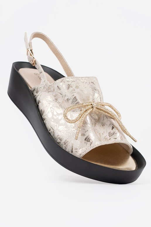 Ivoor kleurige sandalen Ivoor kleurige sandalen