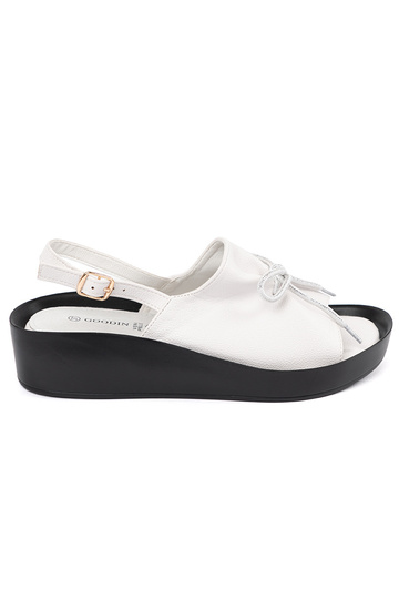 Witte dames sandalen op...