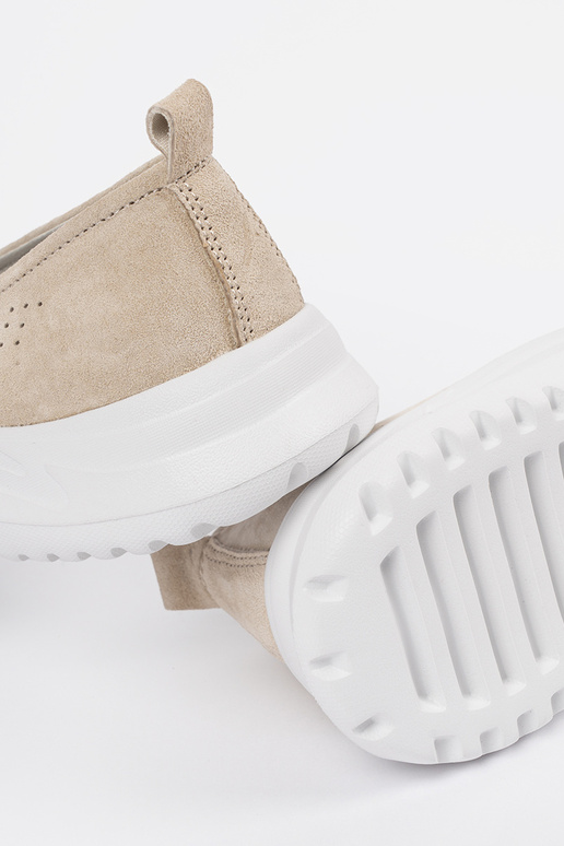 Zandkleurige leren mocassins met... Zandkleurige leren mocassins met...