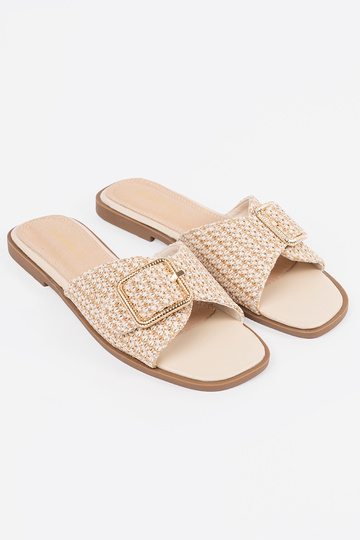 Slippers zandkleur met gespen 2