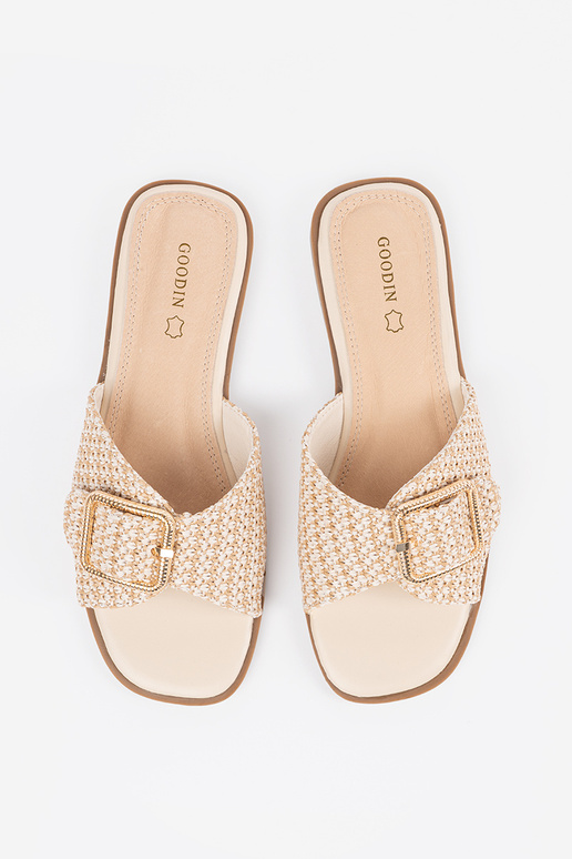 Slippers zandkleur met gespen Slippers zandkleur met gespen