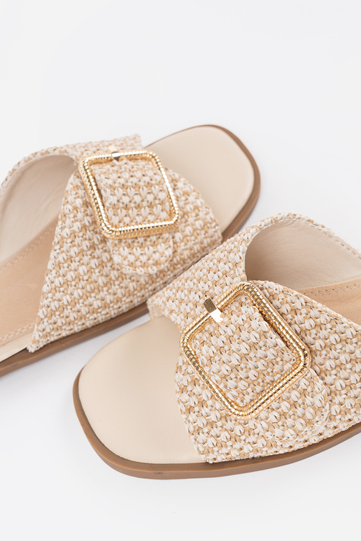 Slippers zandkleur met gespen Slippers zandkleur met gespen