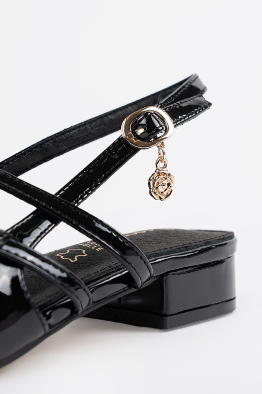 Leren zwarte hoge hakken met gouden... Leren zwarte hoge hakken met gouden...