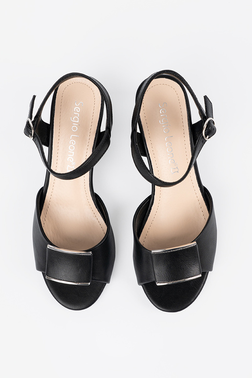 Dameshakken met open hiel in helder... Dameshakken met open hiel in helder...