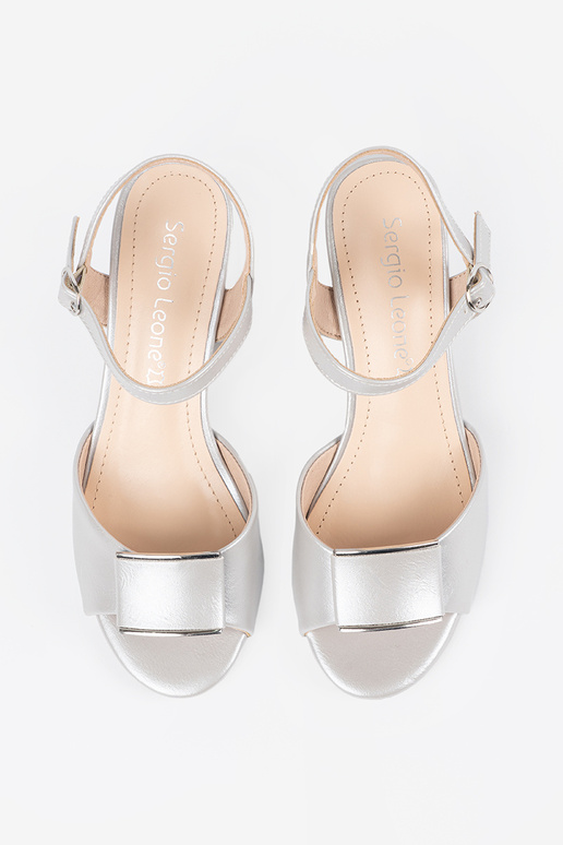 Gouden dames sandalen op een platte...