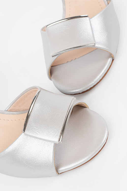 Gouden dames sandalen op een platte...