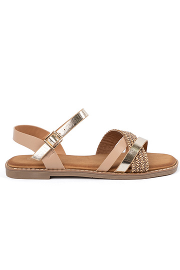 Witte dames sandalen op een...