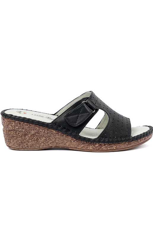 Slippers op platform met uitsparingen...