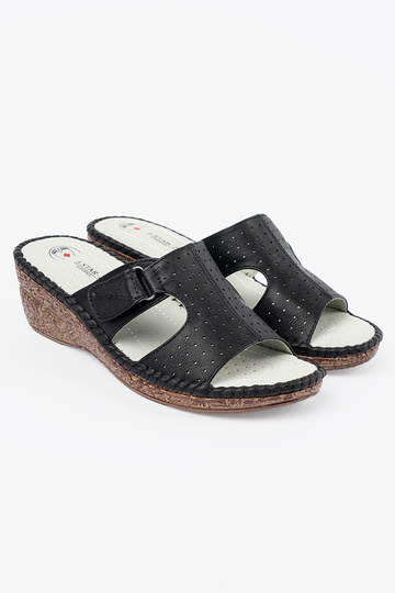 Slippers op platform met... 2