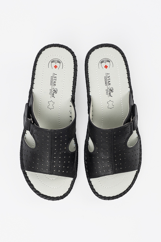 Slippers op platform met uitsparingen...