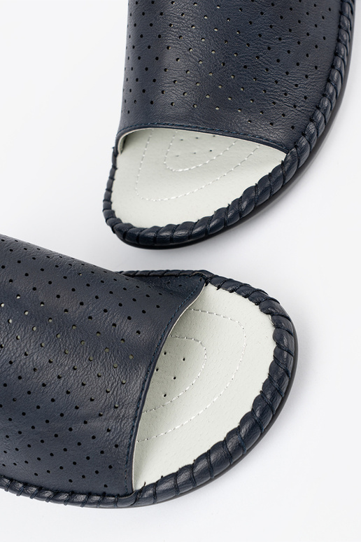 Blauwe slippers met leren inlegzolen Blauwe slippers met leren inlegzolen
