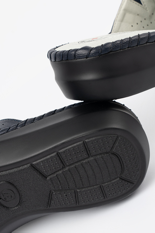 Blauwe slippers met leren inlegzolen Blauwe slippers met leren inlegzolen