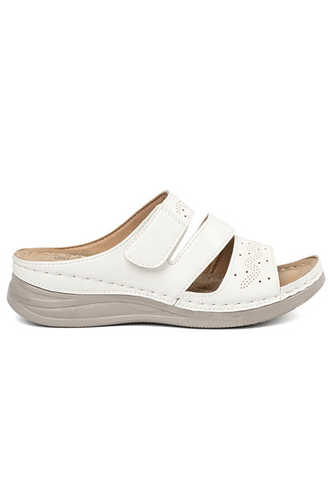 Slippers op een lage...