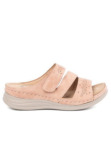 Slippers op een lage...