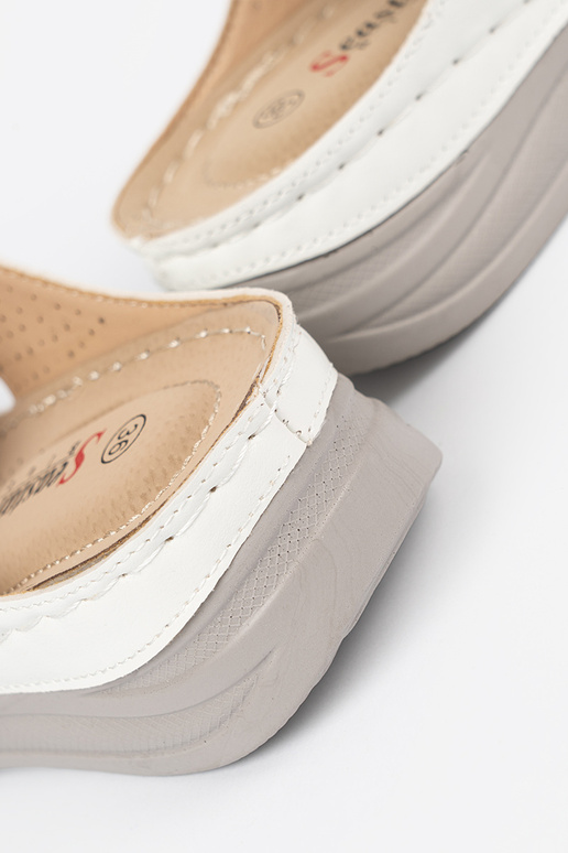 Comfortabele slippers met uitrusting...